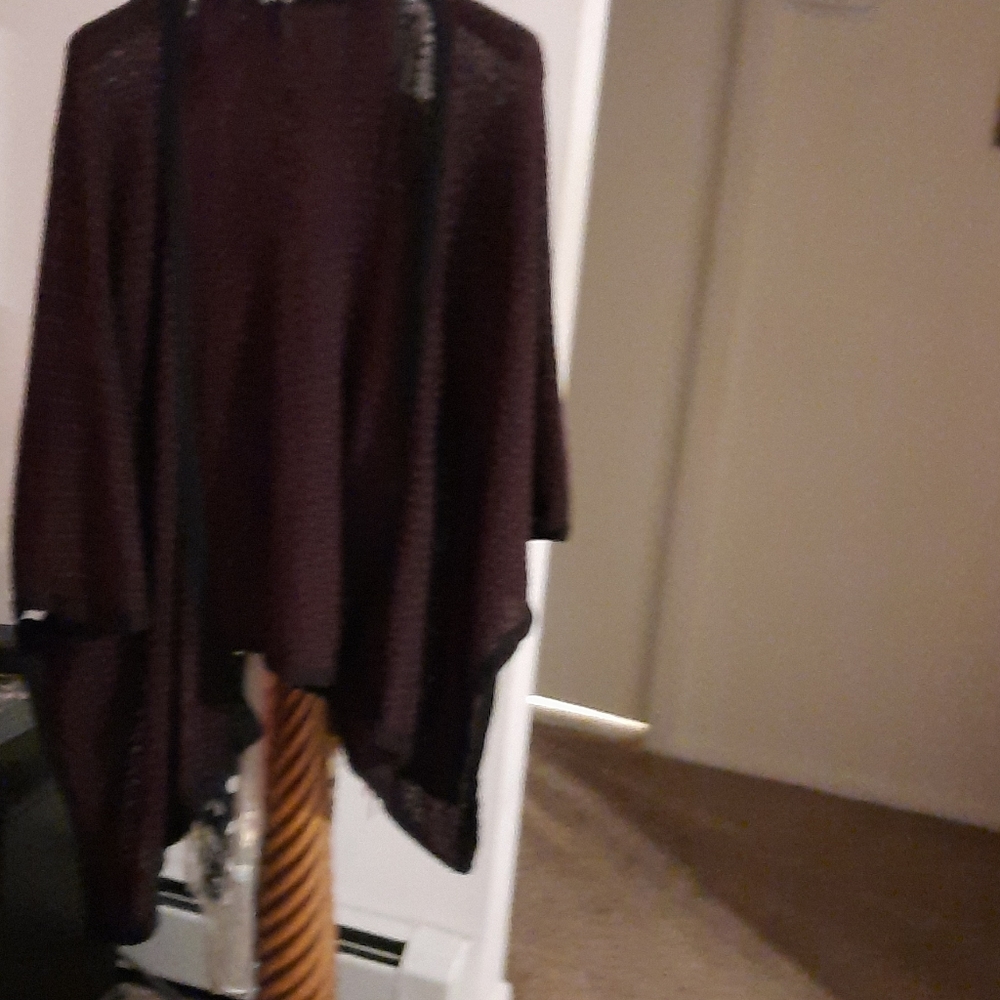 3/$15 clothing!! Mid-length flowy duster/poncho